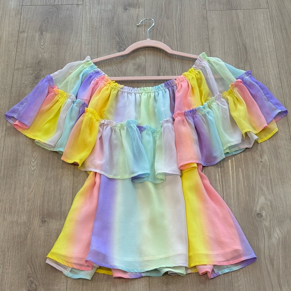 Gorgeous Rainbow flowing Entro top ruffled layers chiffon fabric